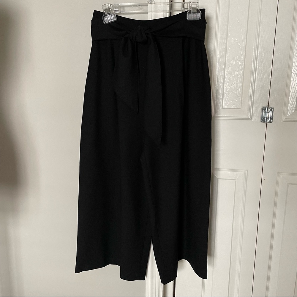 Club Monaco black wide leg belted cropped pants size 4